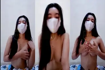 Dedek Aprilia Pamer Toket Mungil Padat Lumer